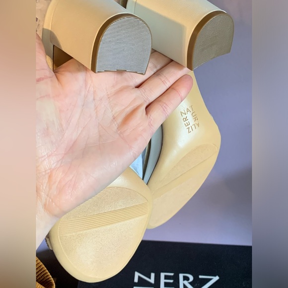 Naturalizer NWT Women's white Sandal Vanessa 2 size 9 New in Box sparkly 2024 - Picture 9 of 14